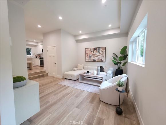 1821 Westholmes Ave Avenue Unit 1821