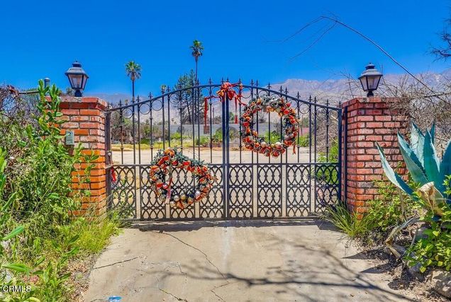 385 E Mariposa Street