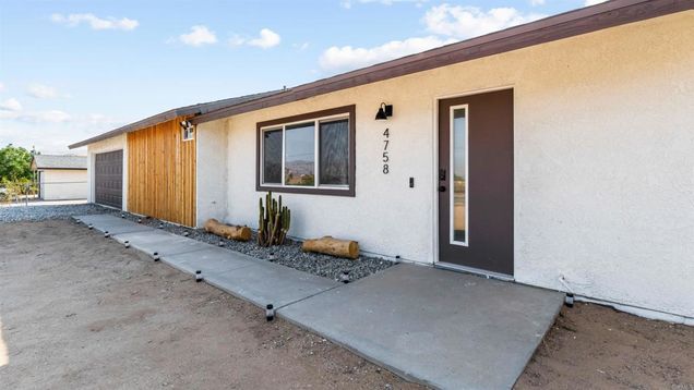 4758 Avenida La Mirada