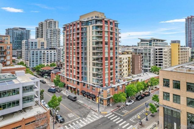 427 9th Avenue Unit 405