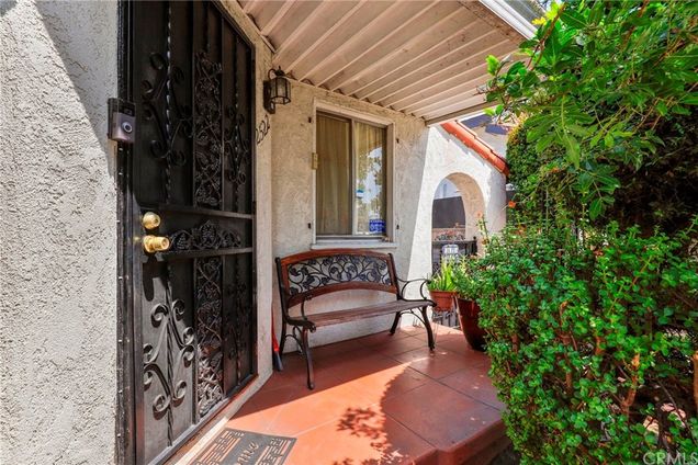 2522 Fashion Avenue Long Beach, CA House Sold - Photo 1 of 24. Opens carousel modal
