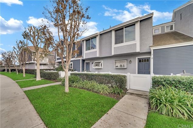 7 Briarwood Lane Unit 61 Aliso Viejo, CA Condo Sold - Photo 1 of 27. Opens carousel modal