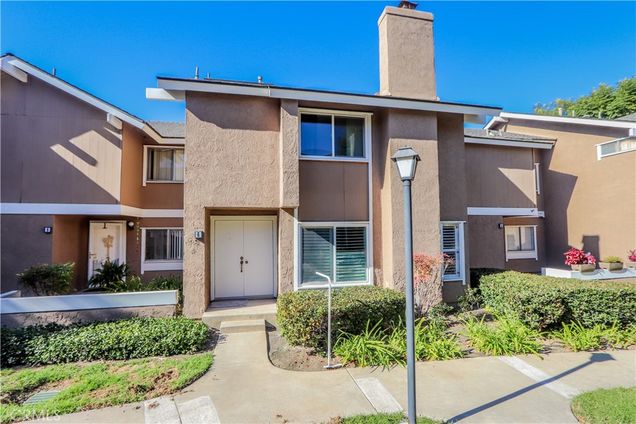 6 Lincoln Unit 49 Irvine, CA Townhouse Sold - Photo 1 of 24. Opens carousel modal