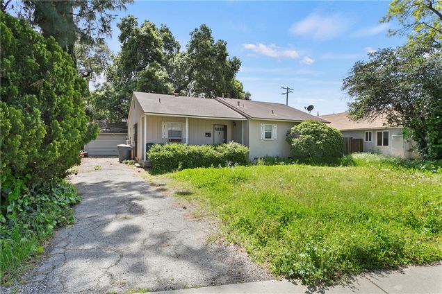 114 W Oak Park Drive Claremont, CA House Sold - Photo 1 of 25. Opens carousel modal