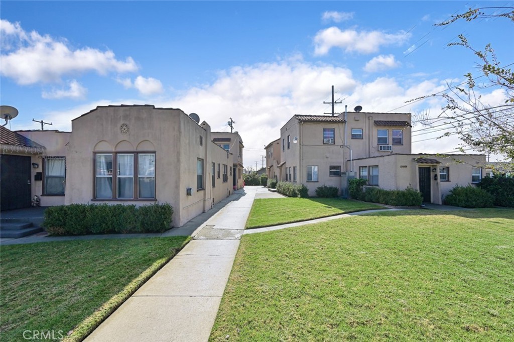 2400-2404 Santa Ana St