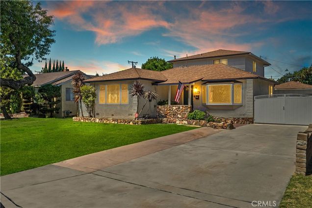 4851 Graywood Avenue