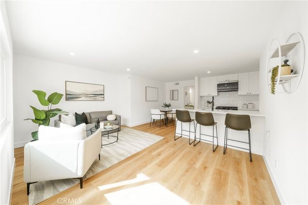 957 S Gramercy Drive Unit 105