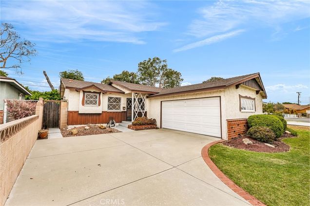 3723 Sandgate Drive