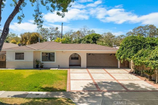 2006 W Wilshire Avenue
