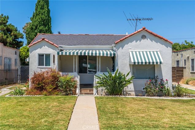 2925 Potomac Avenue Los Angeles, CA House Active - Photo 1 of 41. Opens carousel modal
