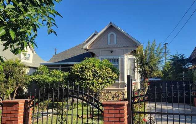 207 E 25th Street Los Angeles, CA Multifamily Active - Photo 1 of 2. Opens carousel modal
