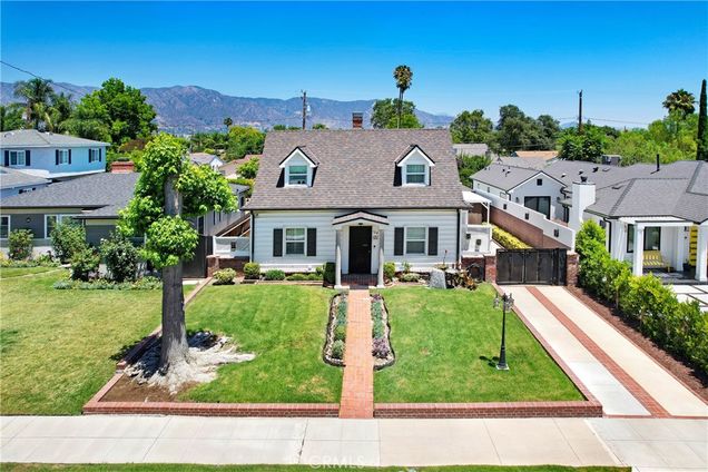 124 S Beachwood Drive Burbank, CA House Active - Photo 1 of 6. Opens carousel modal
