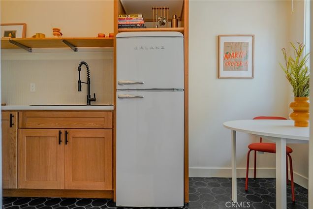 325 W 3rd Street Unit 107