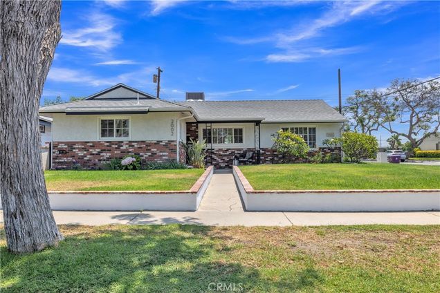 2002 Pattiz Avenue