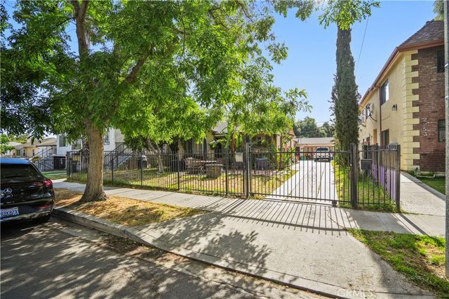 2247 Niagra Burbank, CA Multifamily Active - Photo 1 of 6. Opens carousel modal