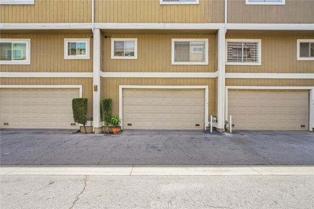 1933 Glenoaks Boulevard Unit 127