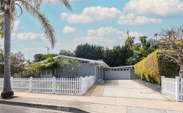 439 S Prospect Avenue Manhattan Beach, CA House Active - Photo 1 of 20. Opens carousel modal