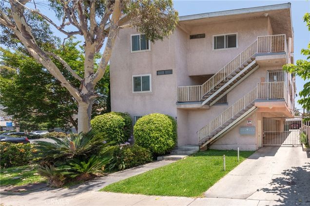912 S Ash Avenue Unit 4 Inglewood, CA Apartment Active - Photo 1 of 17. Opens carousel modal