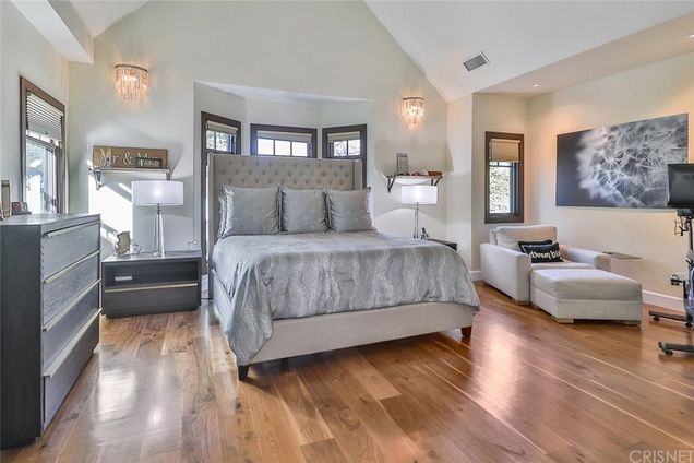 233 Hatteras St Woodland Hills Ca Estately Mls Sr