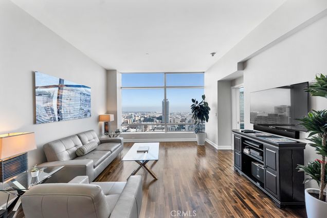 900 W Olympic Boulevard Unit 33E
