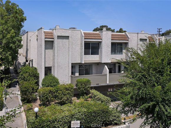 11818 Moorpark Street Unit X
