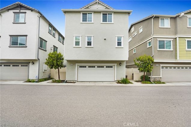 9126 Foster Lane Chatsworth, CA House Active - Photo 1 of 20. Opens carousel modal
