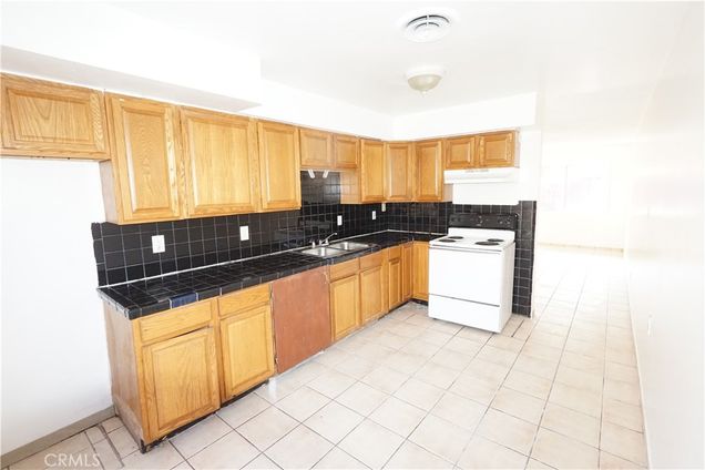 1108 Monterey Street Unit B Bakersfield, CA Apartment Active - Photo 1 of 24. Opens carousel modal