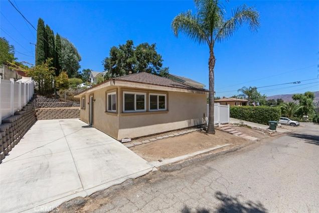 1151 El Camino Real