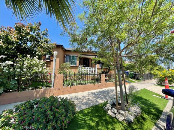 2609 Hyde Park Boulevard
