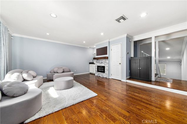 18631 Collins Street Unit 10 Tarzana, CA Townhouse Active - Photo 1 of 21. Opens carousel modal