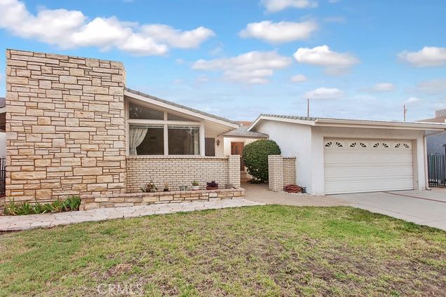 6913 Bevis Avenue Van Nuys, CA House Active - Photo 1 of 10. Opens carousel modal