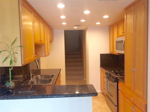 5800 Owensmouth Avenue Unit 26