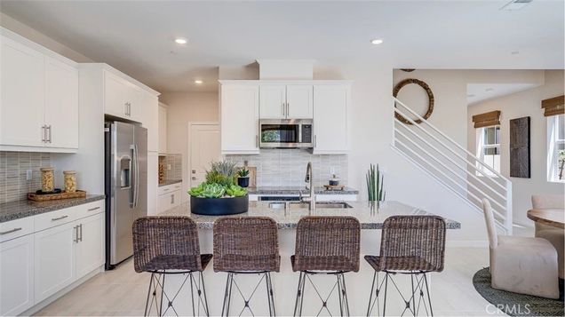 2605 E Hyde Paseo