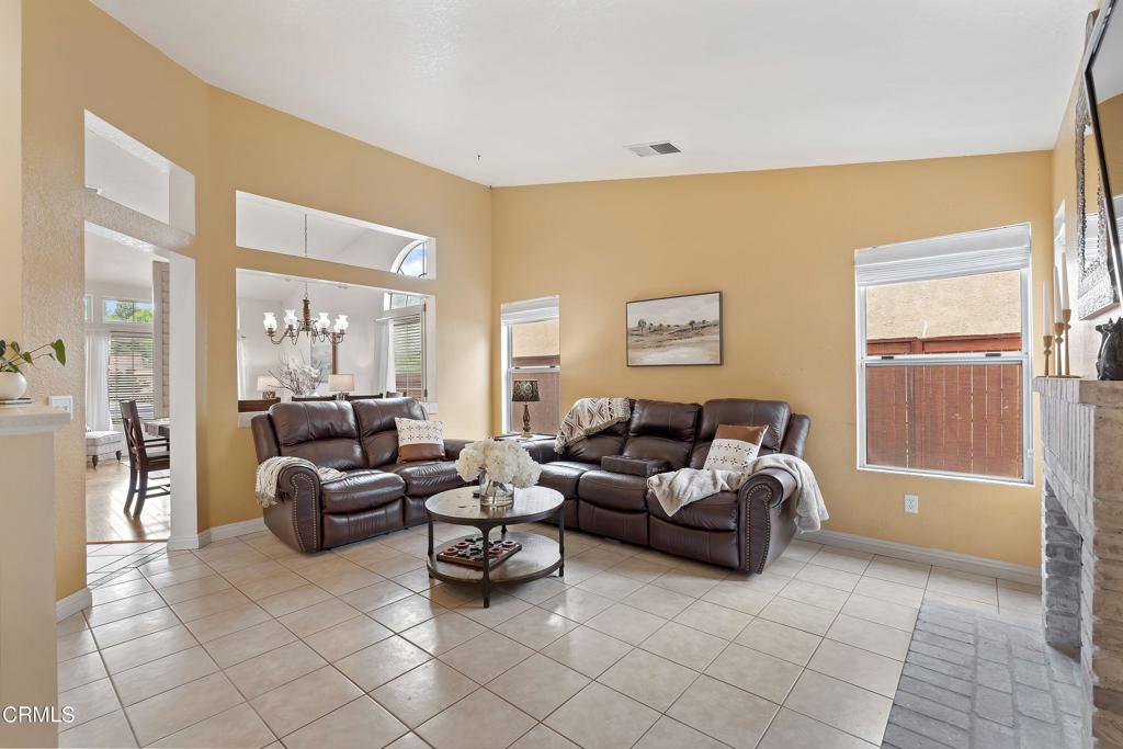 582 Calle Tulipan, Thousand Oaks, CA 91360 Estately 🧡 MLS V123604