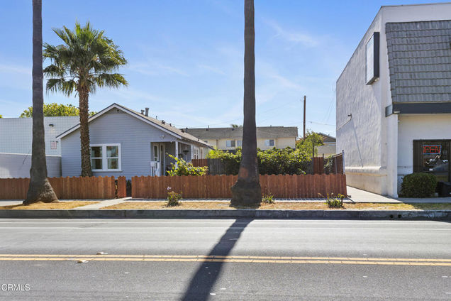618 S C Street Oxnard, CA House Active - Photo 1 of 33. Opens carousel modal