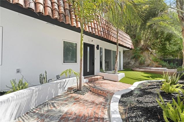 2170 Sunset Plaza Drive Los Angeles, CA House Active - Photo 1 of 10. Opens carousel modal