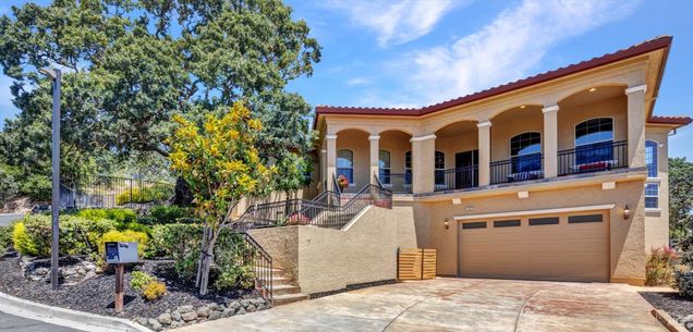 382 Knoll Drive