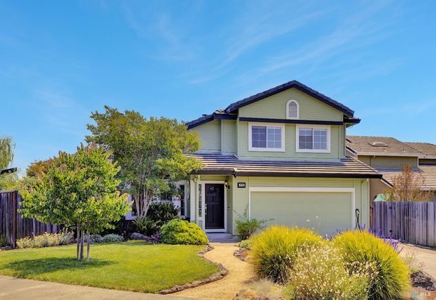 215 Flametree Circle