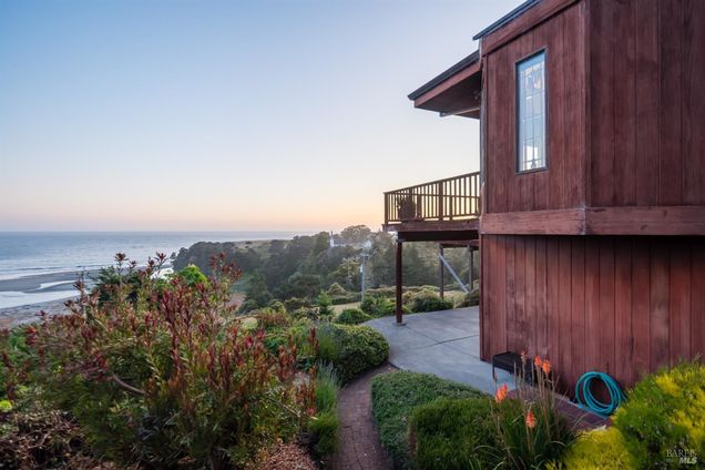 44771 Crestwood Drive