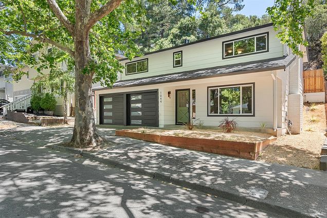 1044 W McNear Avenue
