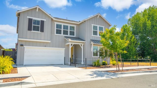 1421 Oak Circle
