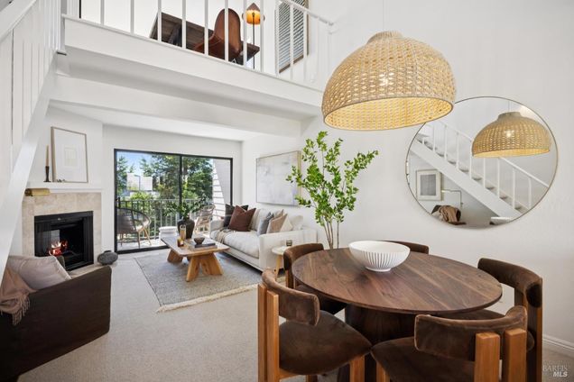 904 Via Casitas
