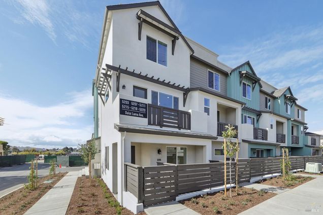 5190 Blossom Circle