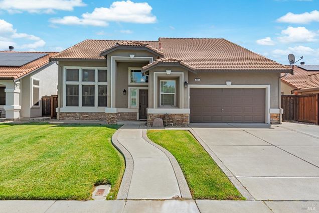 807 Kells Circle Vacaville, CA House Active - Photo 1 of 27. Opens carousel modal