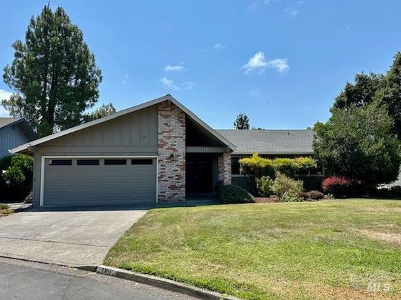 120 Oak Island Circle
