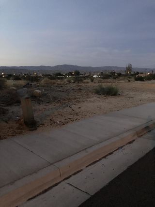 0 La Canada Way